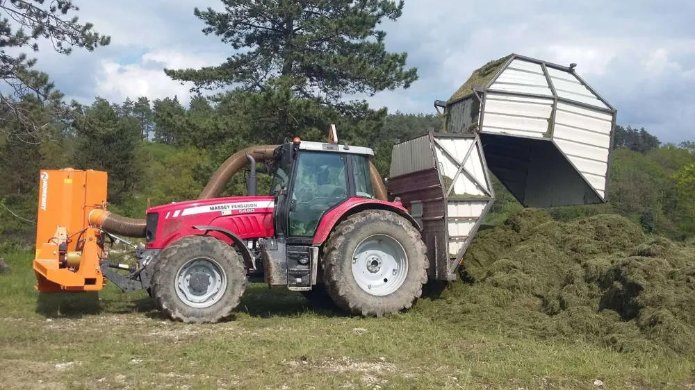 Fauchage herbe à Mauvages